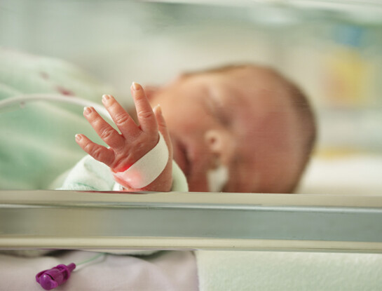 "No sabía que estaba embarazada": fue a una guardia porque se sentía mal y dio a luz a trillizos