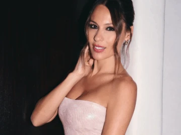 Pampita apostó al rosa empolvado en un look de fiesta y confirmó la tendencia de los tonos suaves para la noche