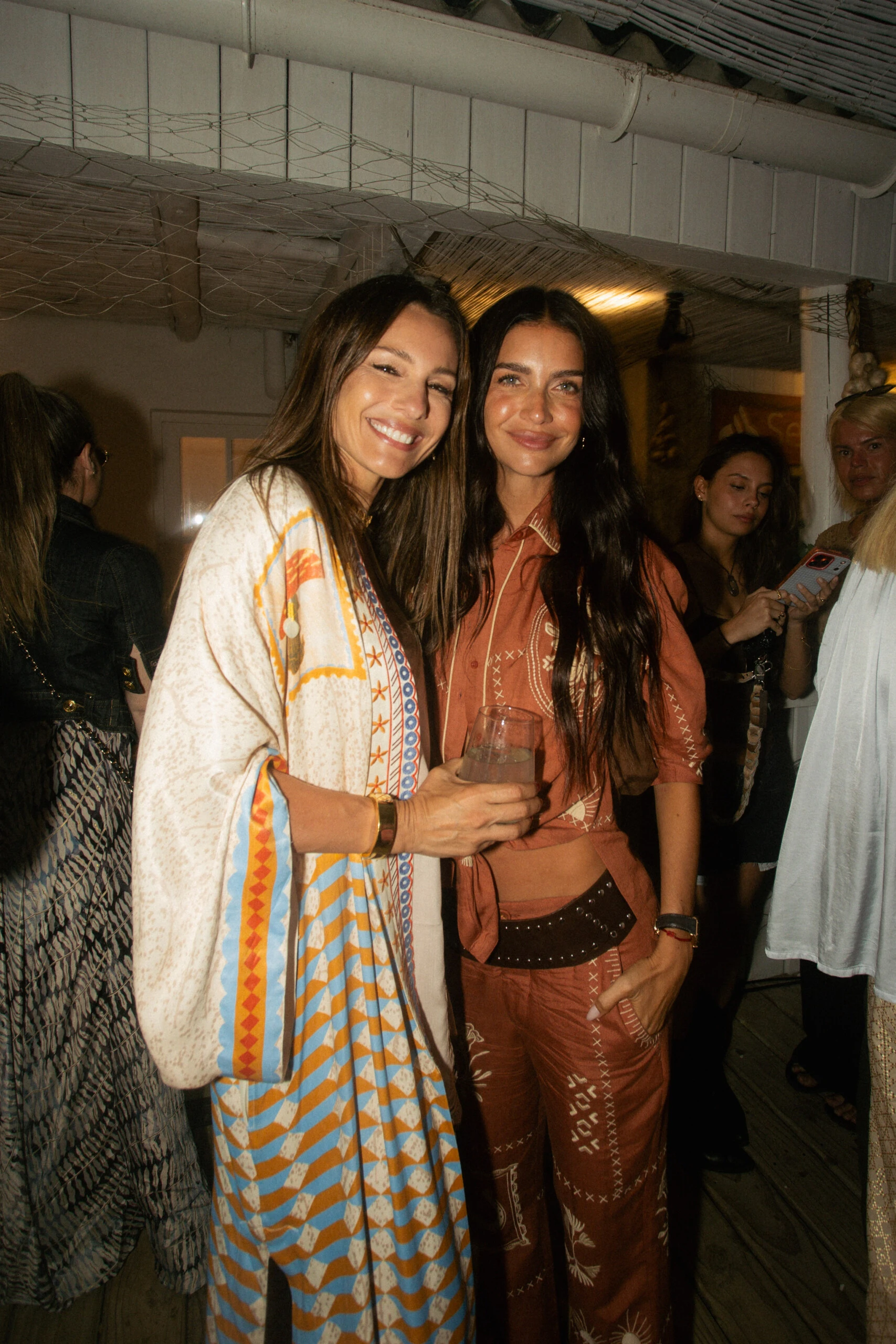 Pampita y Zaira Nara reinterpretan el boho chic en Punta del Este