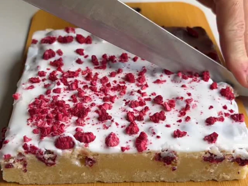 Postre cítrico con frutos rojos: la receta simple y fresca del verano