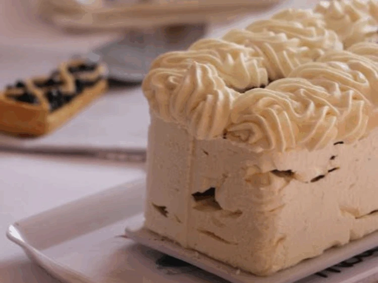 Postre frío de crema y merenguitos: la receta simple y económica para hacer en las Fiestas