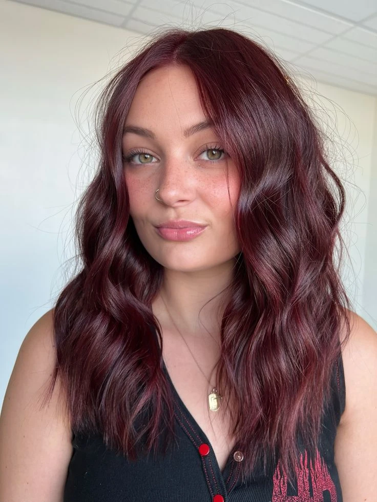 El truco del cherry cola: cómo darle una vida nueva a tu castaño sin recurrir a la decoloración