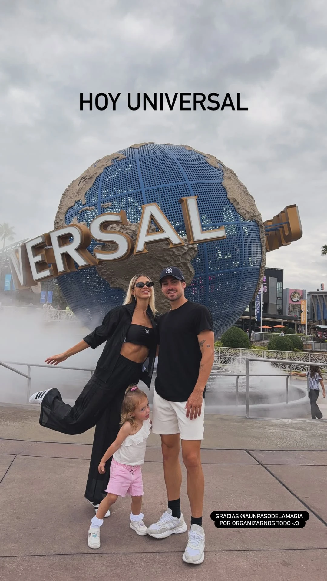 Cande Rugeri junto a su pareja Nico Maccari y Vita.