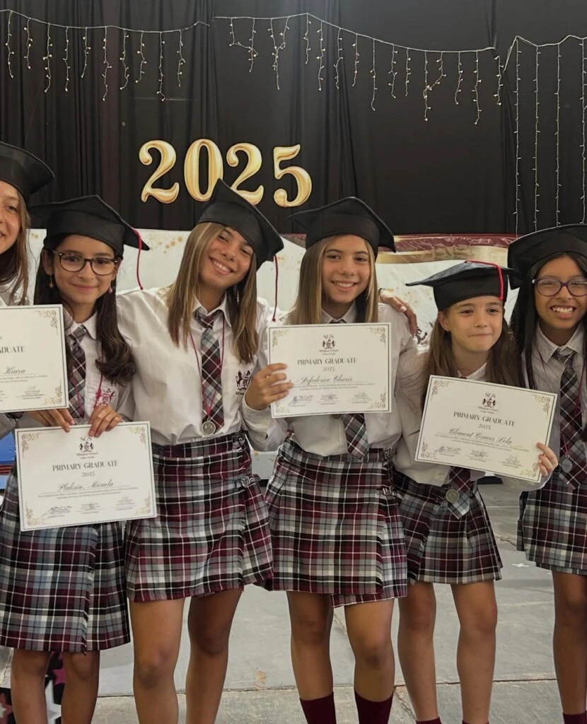 La felicidad de Matías Defederico por la graduación de sus hijas. Foto: IG