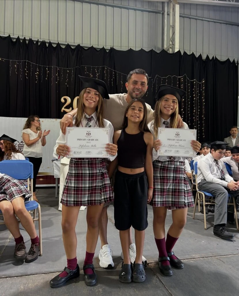 La felicidad de Matías Defederico por la graduación de sus hijas. Foto: IG