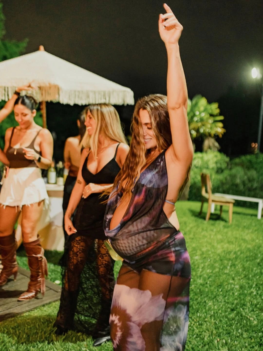 La modelo llevó un look ideal para un evento de noche. 