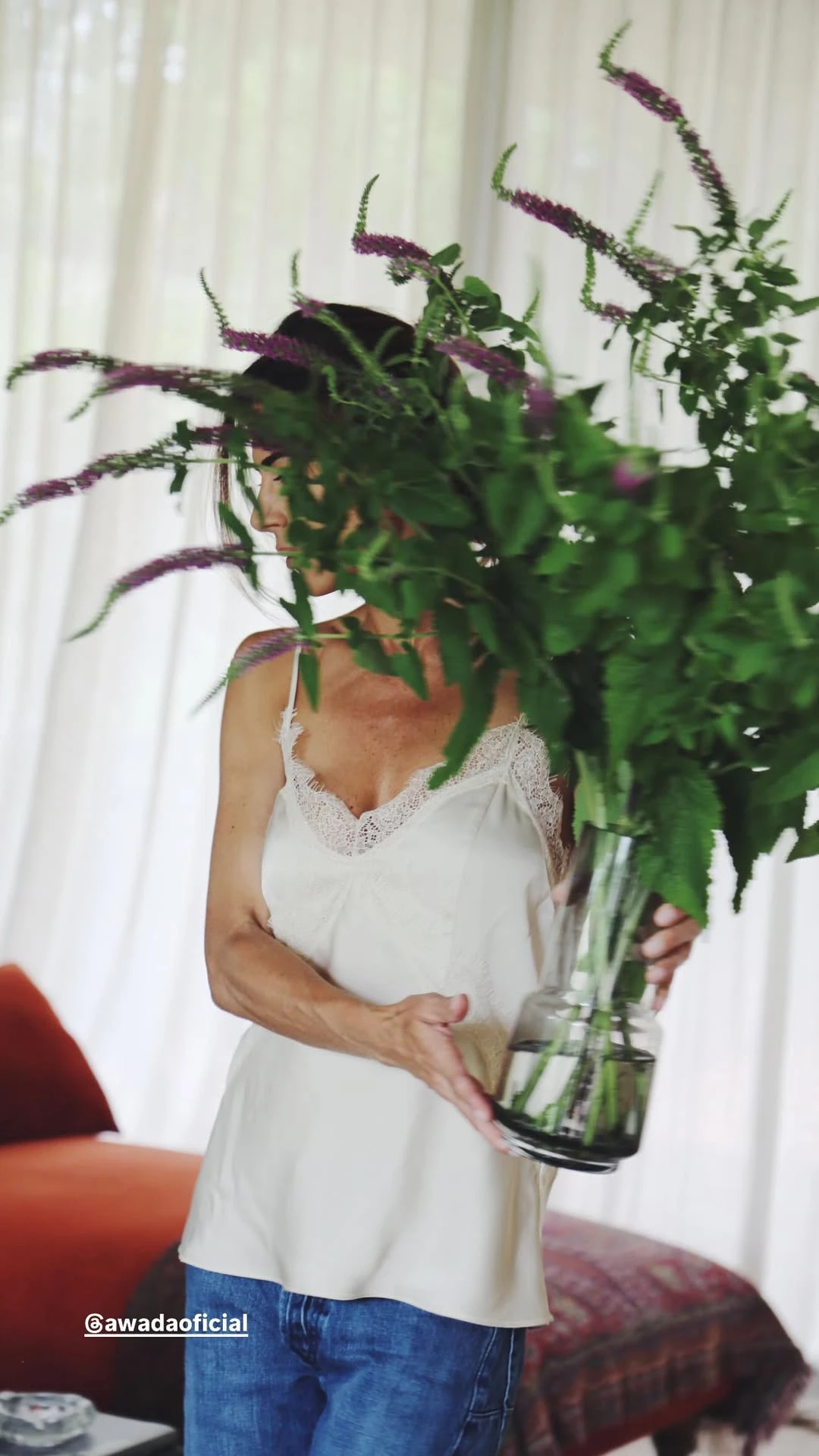 Juliana Awada mostró su look ideal para estar "entre casa". Fotos: IG. 