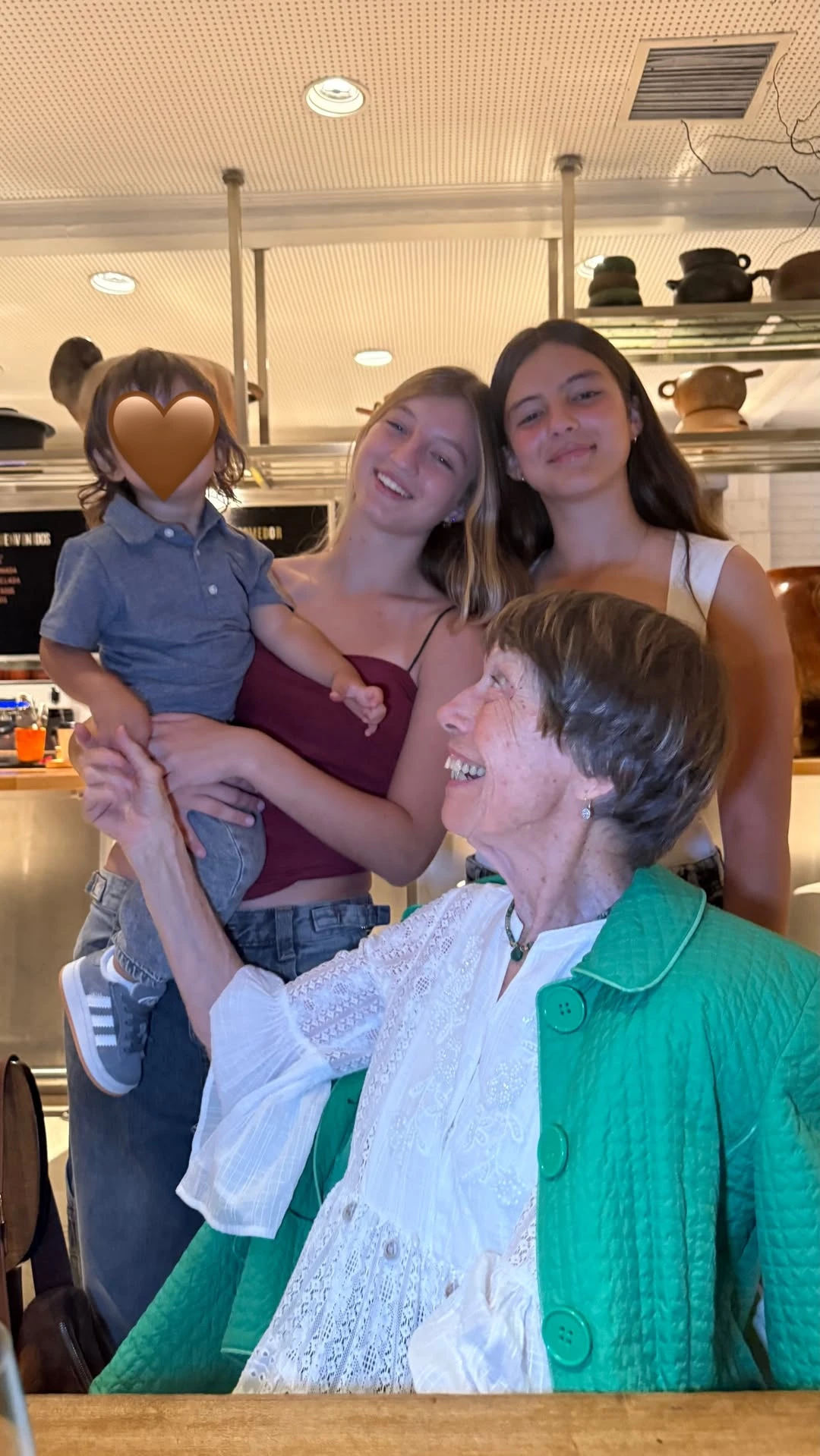 Nicole y Gege Neumann celebraron en familia el cumpleaños de su abuela Petra