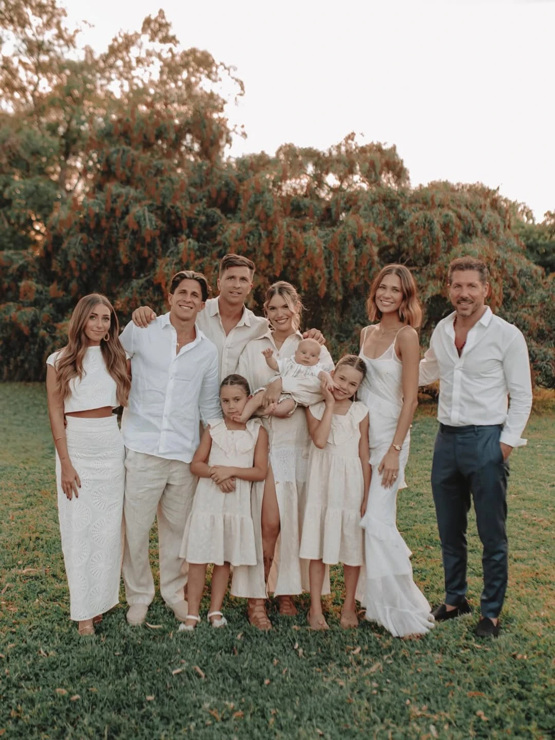 La familia compartió la alegría de estar presente en la ceremonia. Fotos: IG.