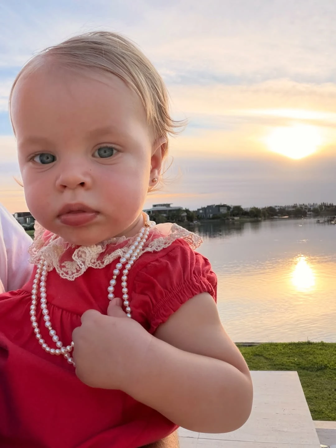 Milenka celebró la Navidad con un look fashionista