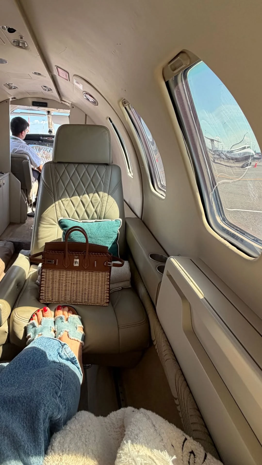 Wanda Nara mostró su costosa cartera, regalo de Navidad. Fotos: IG.