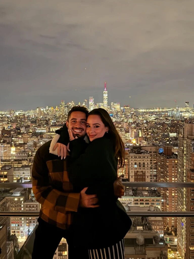 Nico Occhiato y Flor Jazmín en Nueva York. Foto: IG