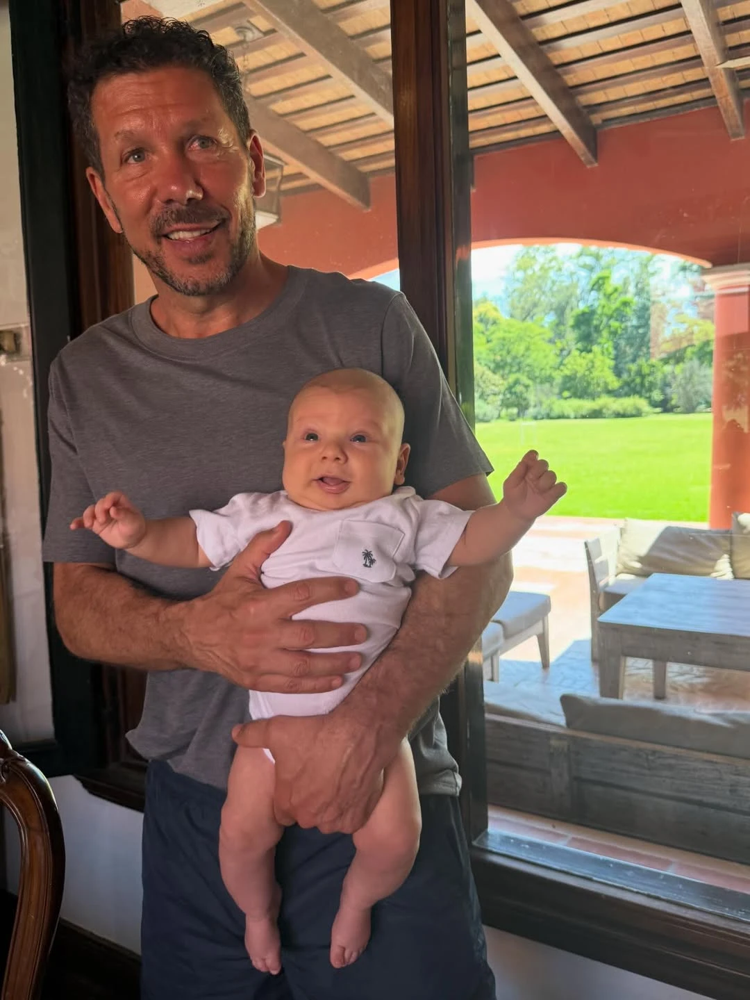 Abuelo y nieto, más unidos que nunca. Fotos: IG.