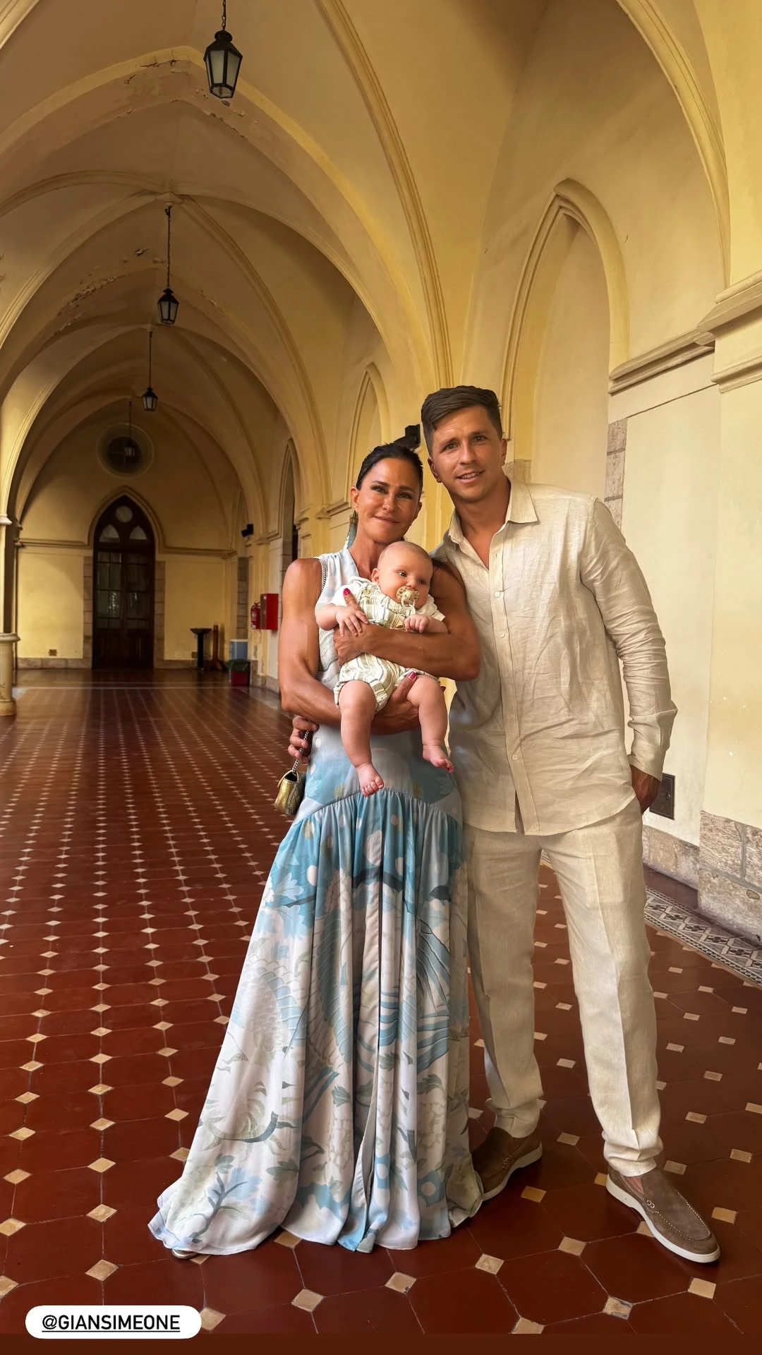 Caro Baldini, su hijo Gianluca Simeone y su nieto Faustino