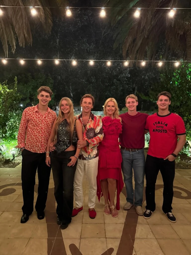 Valeria Mazza y Alejandro Gravier reunieron a todos sus hijos para Navidad. Foto:IG