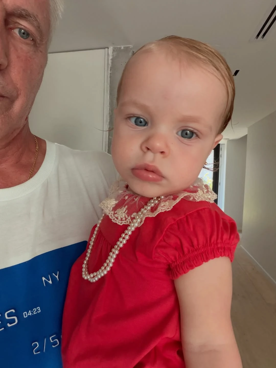 Milenka celebró la Navidad con un look fashionista