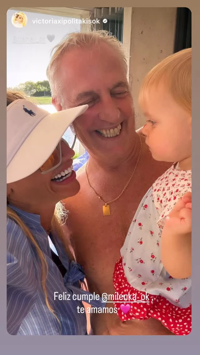 Vicky Xipolitakis junto Marley y Milenka. Fotos: IG.