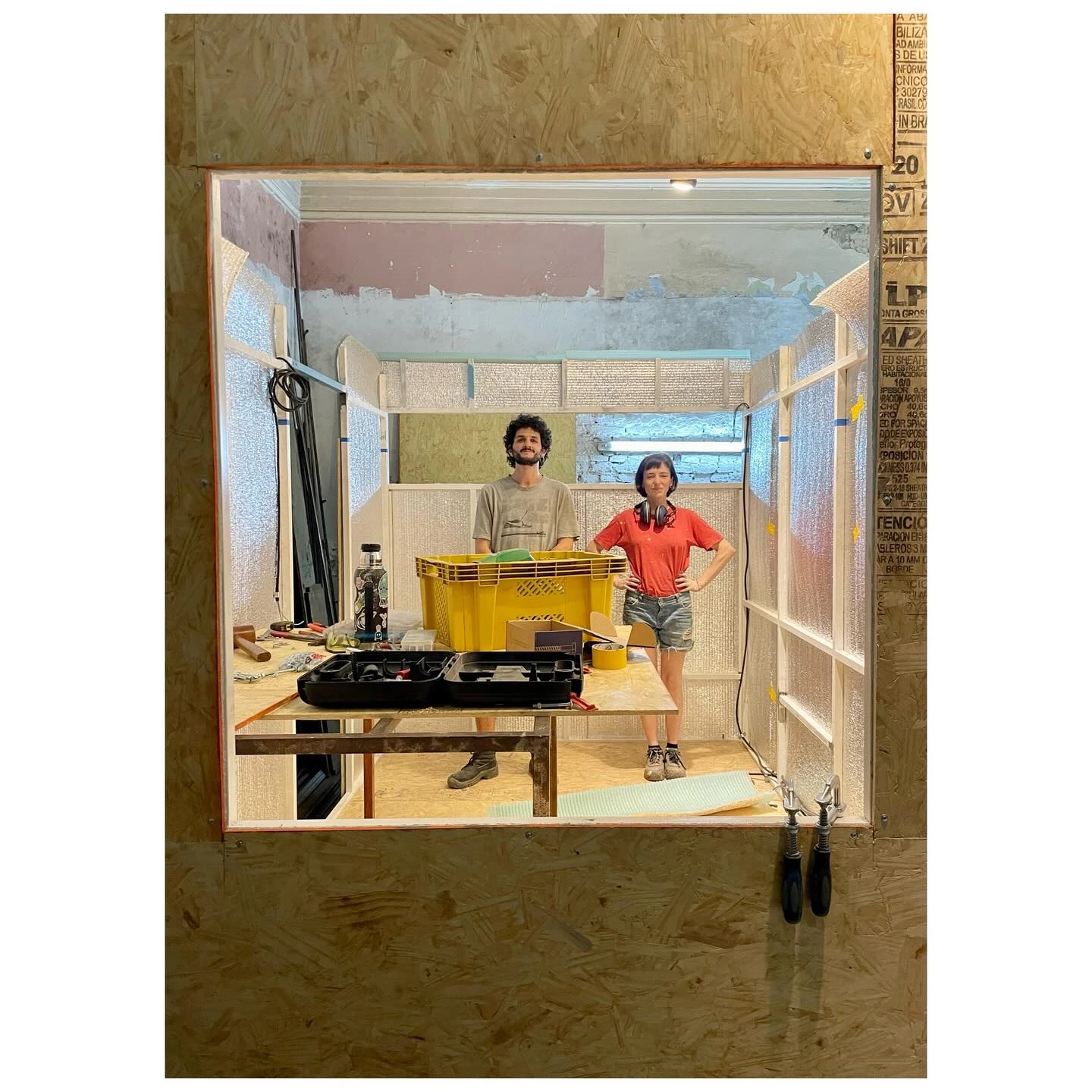 Esteve proyecta y construye junto con Santiago Legnini. 