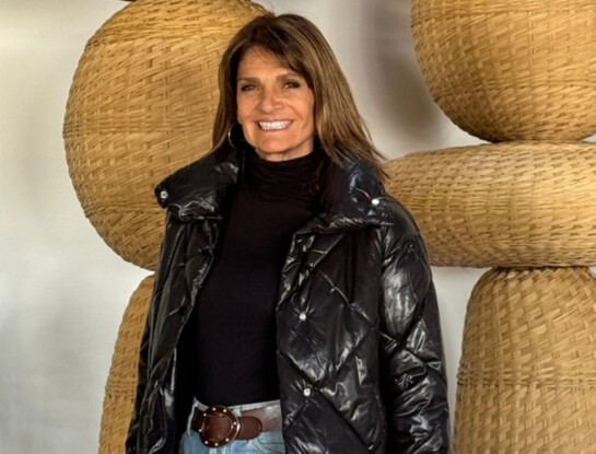 Tendencia 2026: Teresa Calandra nos adelanta los abrigos que se vienen, en tres looks clave desde Nueva York