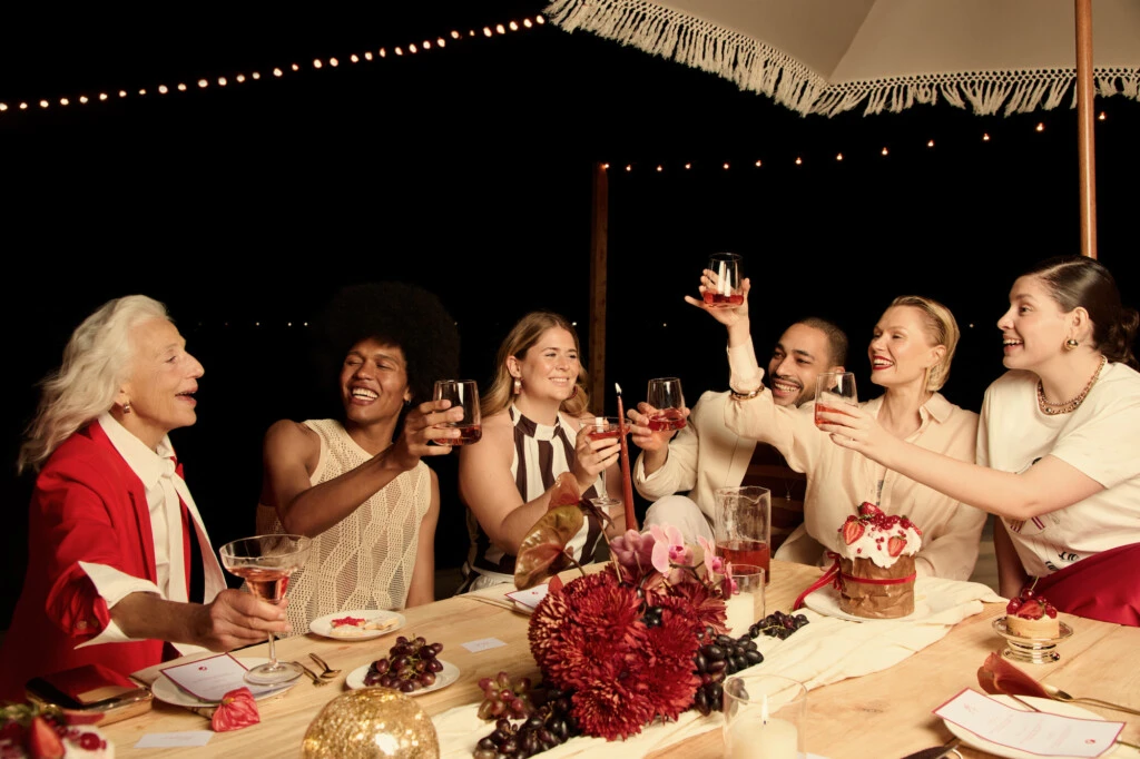 La moda de las fiestas: prendas versátiles que funcionan tanto en el día como en la noche.