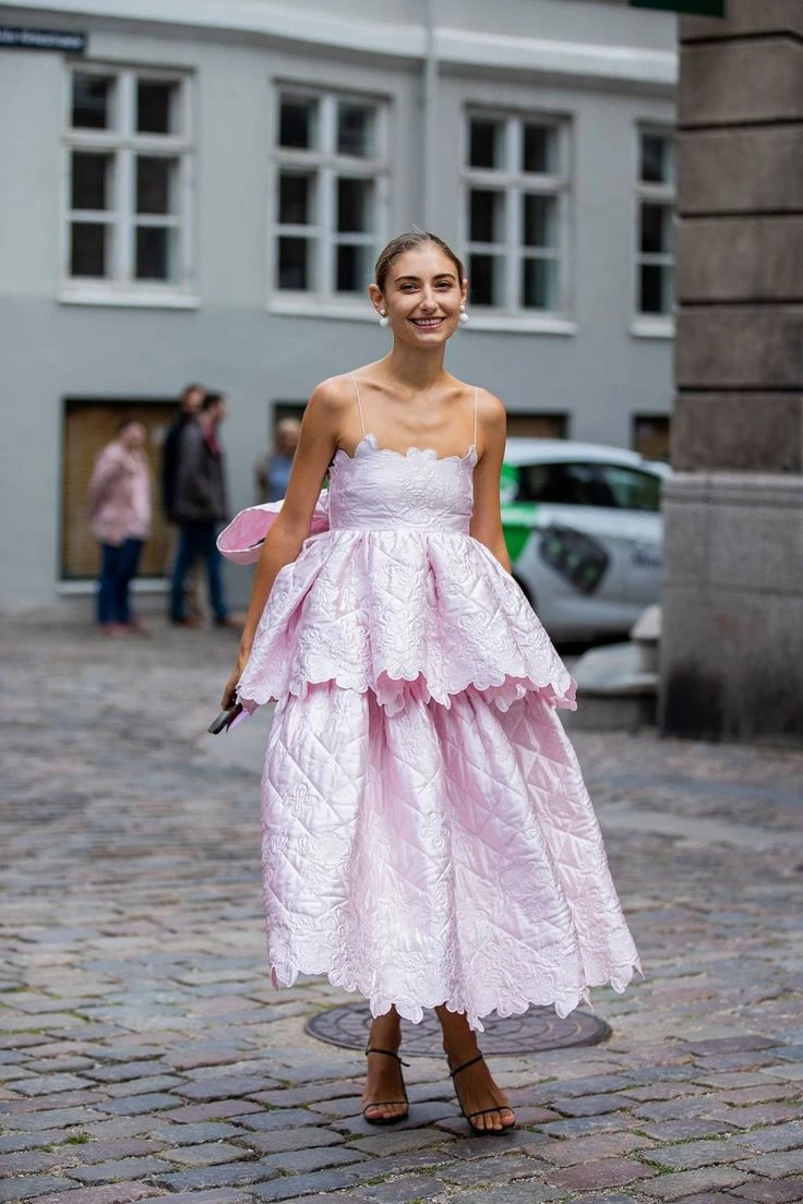 6 vestidos trendy para estas Fiestas que resuelven el look sin pensar demasiado