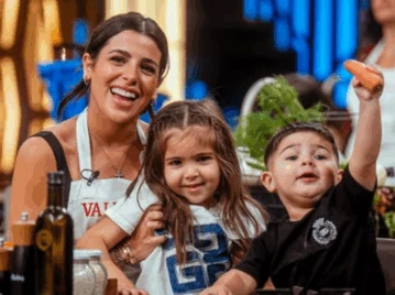 Valu Cervantes y Enzo Fernández mostraron cómo armaron el árbol de Navidad en su casa de Londres