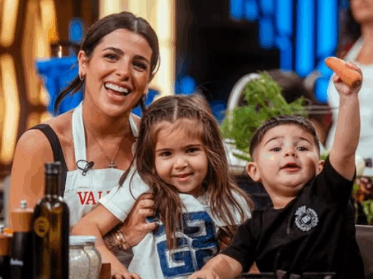 Valu Cervantes y Enzo Fernández mostraron cómo armaron el árbol de Navidad en su casa de Londres