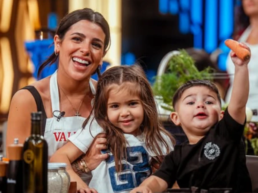 Valu Cervantes y Enzo Fernández mostraron cómo armaron el árbol de Navidad en su casa de Londres