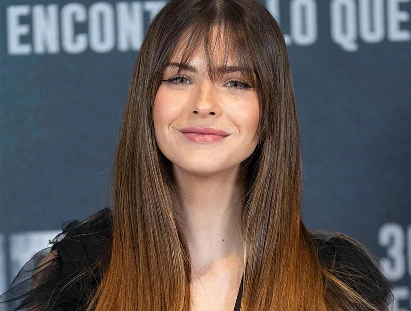 La China Suárez con un curtain bangs