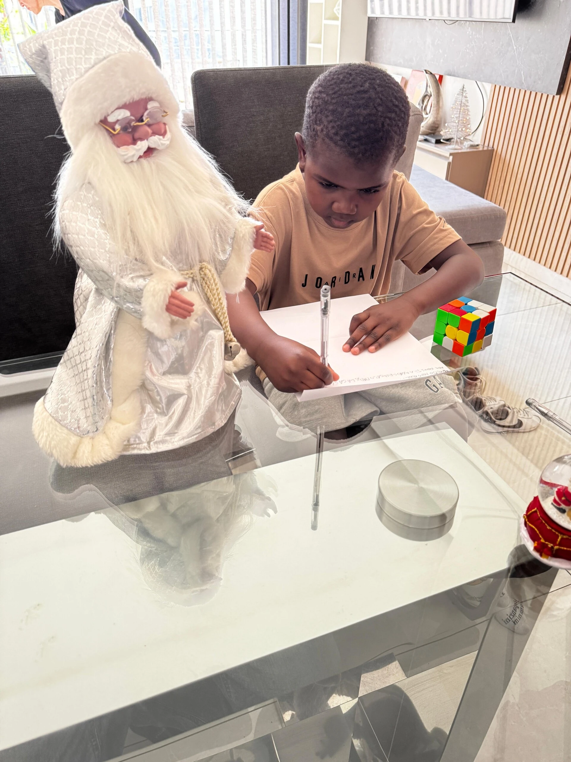 La primera Navidad en familia de Zac y Bibi, los hermanitos haitianos adoptados por una pareja argentina