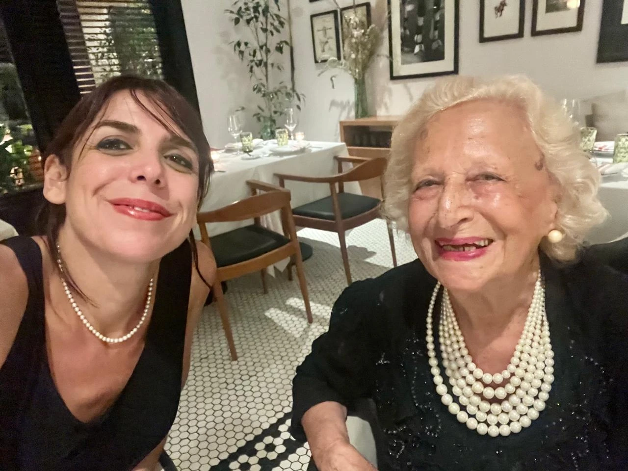 Marta Echaul y Fernanda Cohen, su nieta