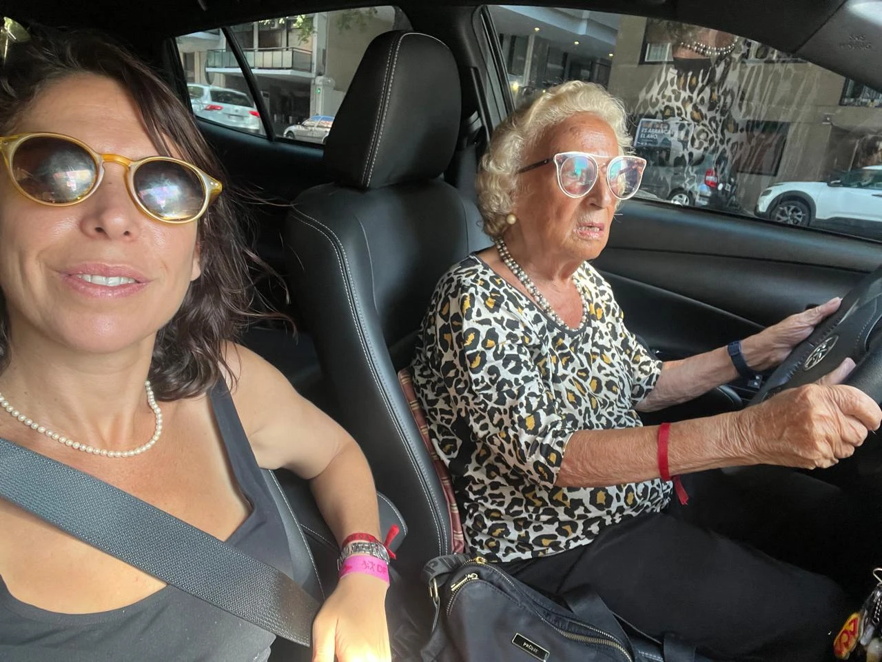 Marta Echaul y Fernanda Cohen, su nieta