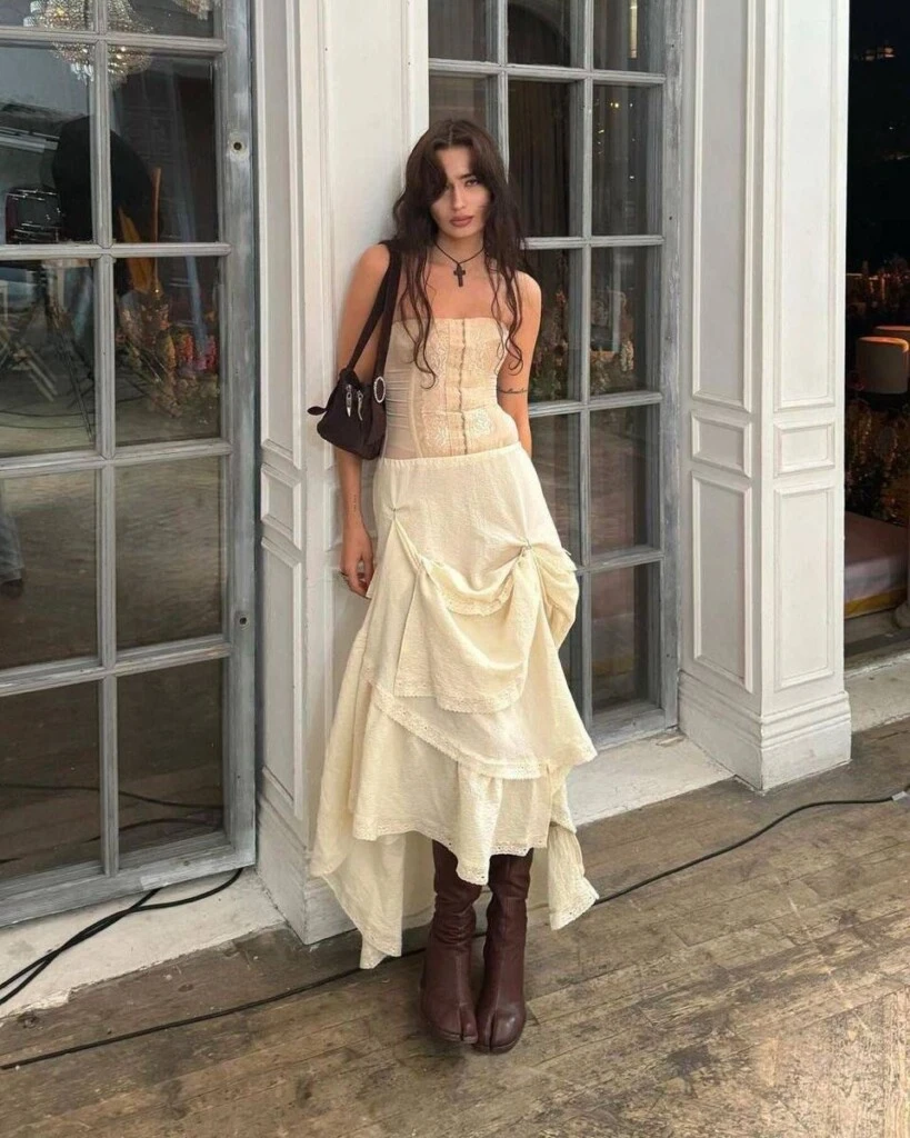 Las faldas largas aportan color y movimiento.