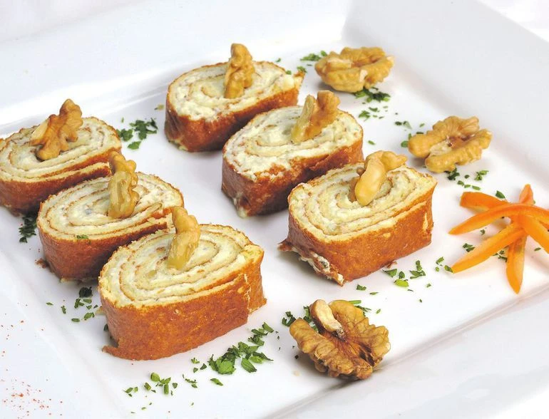 Pionono de roquefort y peras: receta perfecta para tu mesa navideña

