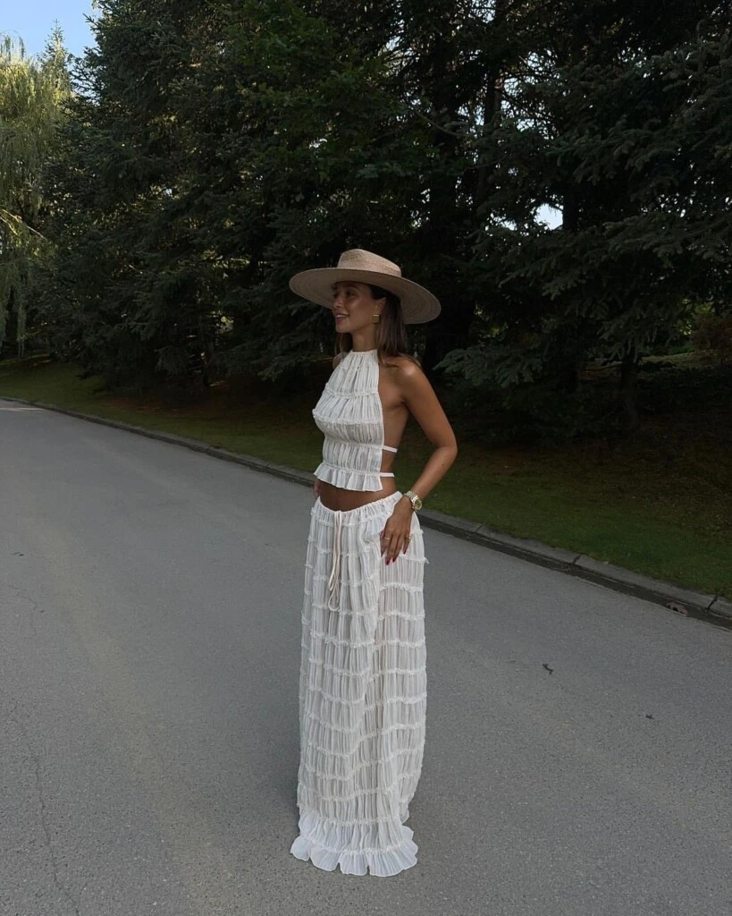 Un look versatil y femenino.