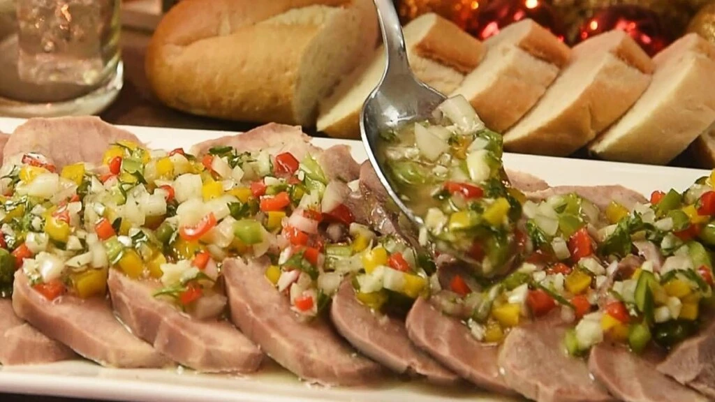 La lengua a la vinagreta es un plato típico de la mesa navideña.