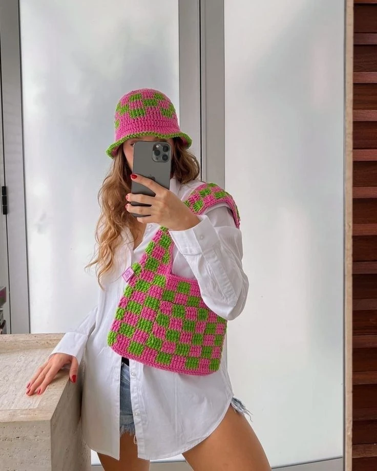 También podés hacer tu propio brochet bag a mano.