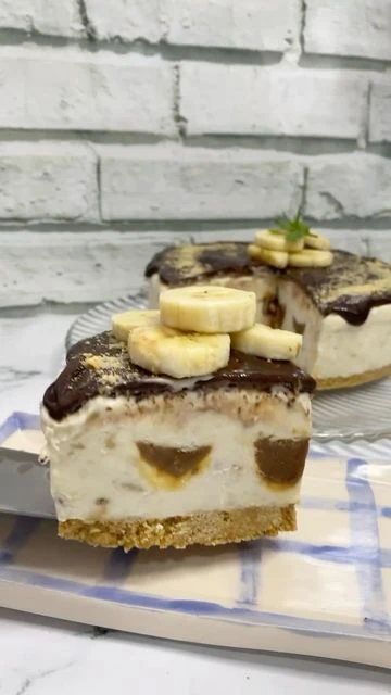 Torta helada de banana split. Foto: Pinterest