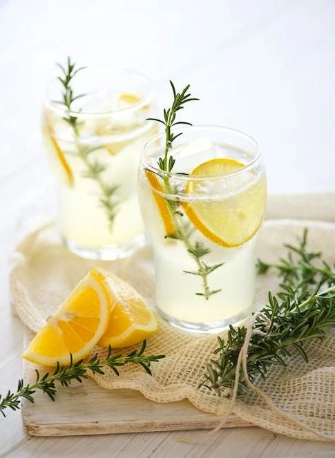 Limonada con jengibre y romero: receta fresca, fácil y perfecta para el verano

