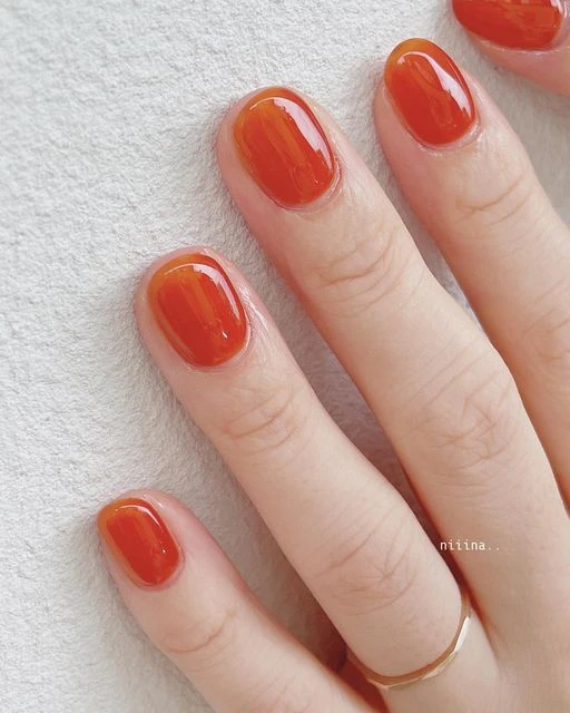 Esmalte de tomate la manicura japonesa más naíf y chic del momento