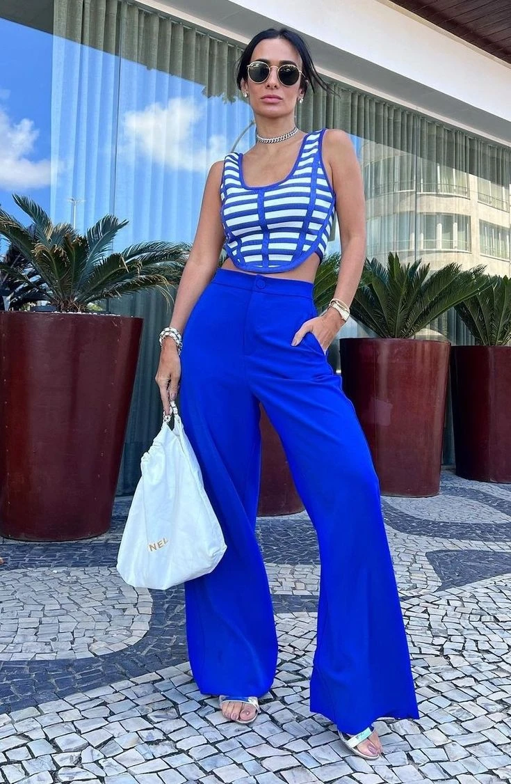 Máxima llevó el color que promete conquistar la temporada que viene: cómo se lleva el azul cobalto