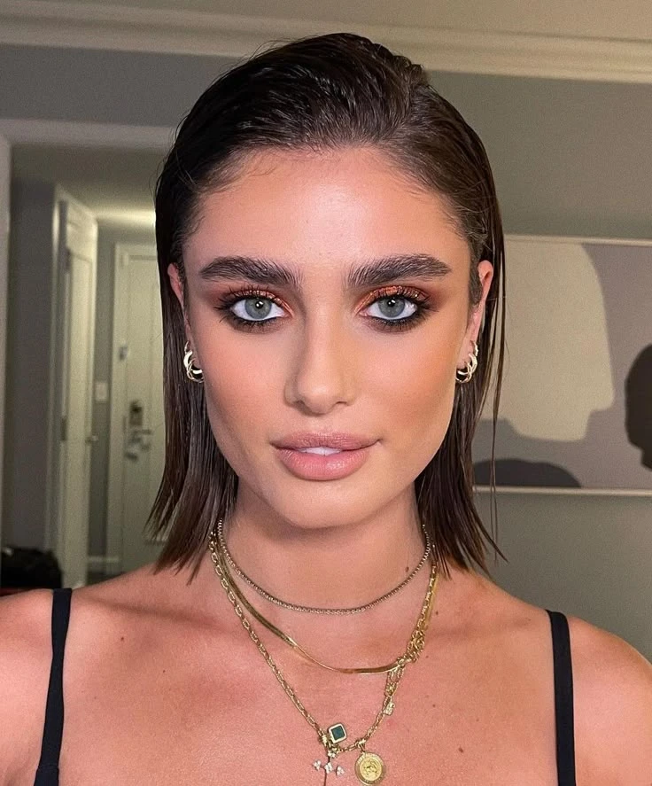 Tendencias de pelo 2026: el regreso de los peinados románticos y simples