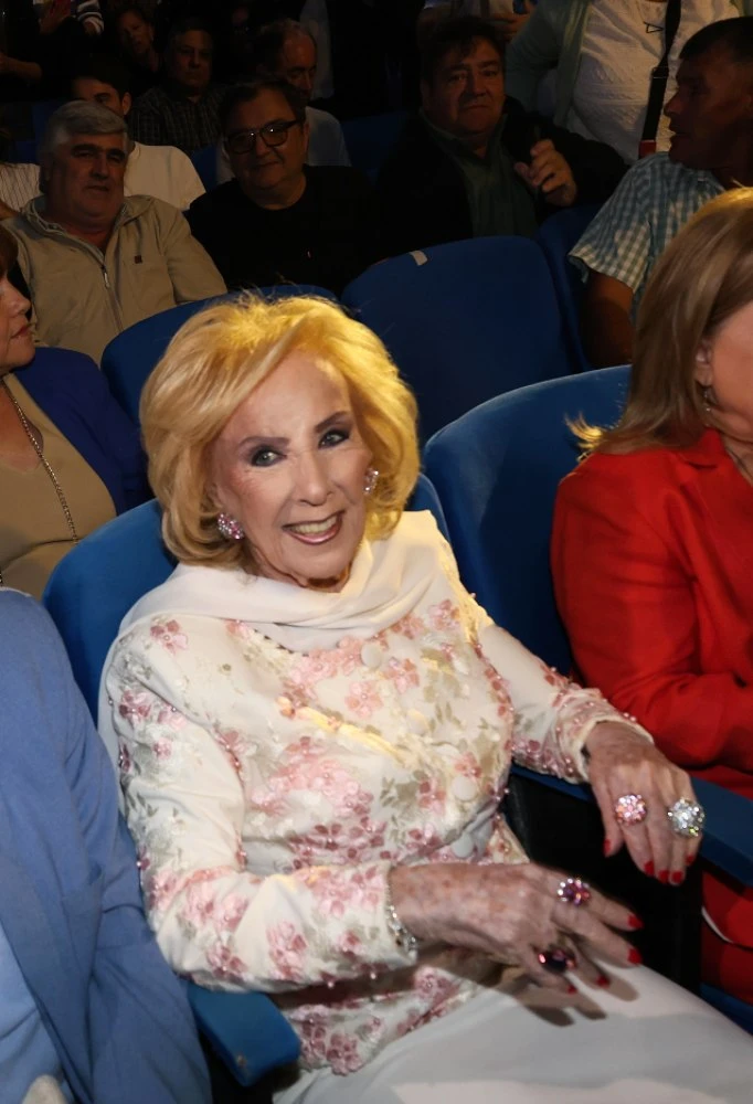 Mirtha Legrand hizo su primera salida del verano y fue a ver a Fátima Florez en Mar del Plata