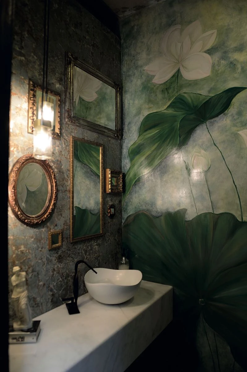 El arte interviene cada elección de diseño de la casa. 