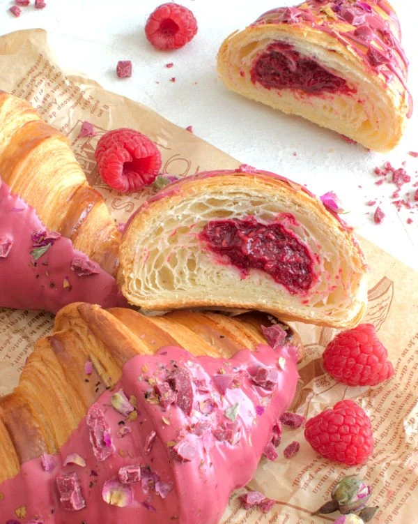 Croissant relleno: una receta con crema de frambuesa

