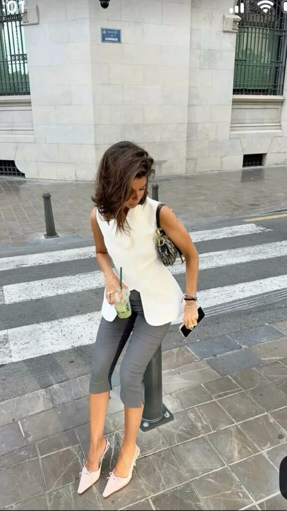 Con los capris + tacos podés armar un look bien elevado.