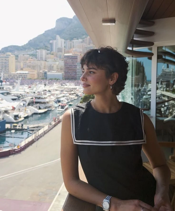 El pixie largo es sofisticado y moderno.