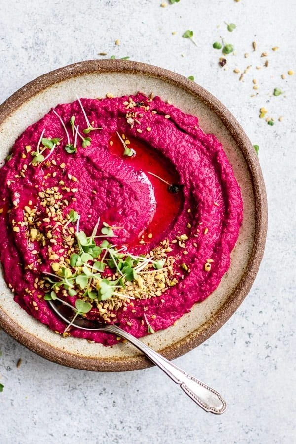 Hummus rosa casero: una receta fácil, saludable y cremosa

