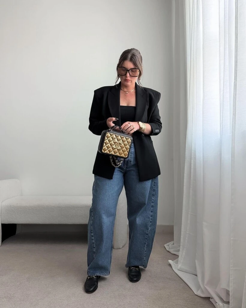 Un contraste perfecto entre el jean y el blázer.