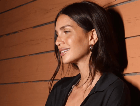 Así resolvió Zaira Nara un look playero ideal para una noche fresca